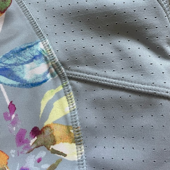 Avia Women’s  8-10 Floral Workout Capri Leggings | Gray Mesh Panel Activewear - Picture 7 of 9